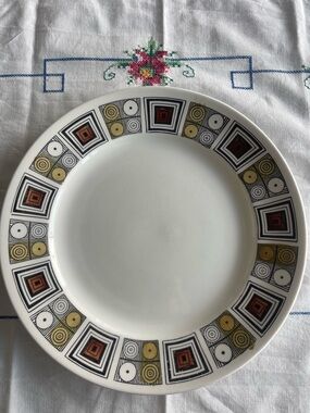 Vintage Kathie Winkle Rushstone 10” Dinner Plate as seen on Schitt’s Creek